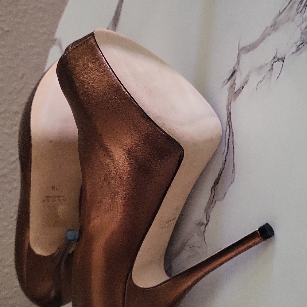 Authentic Gucci Gold Sofia Peep-Toe Platform Pump… - image 7